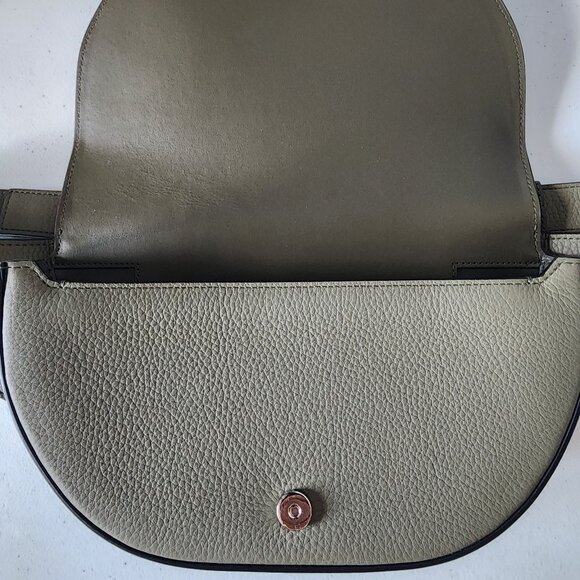 Buberry Bum/Sling Bag "LIKE NEW" - Picture 3 of 16